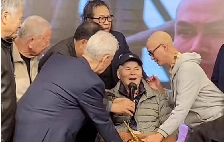 71岁成龙头发花白！谢贤交代后事张纪中出了车祸还得养家…慢慢老去的他们让人泪目
