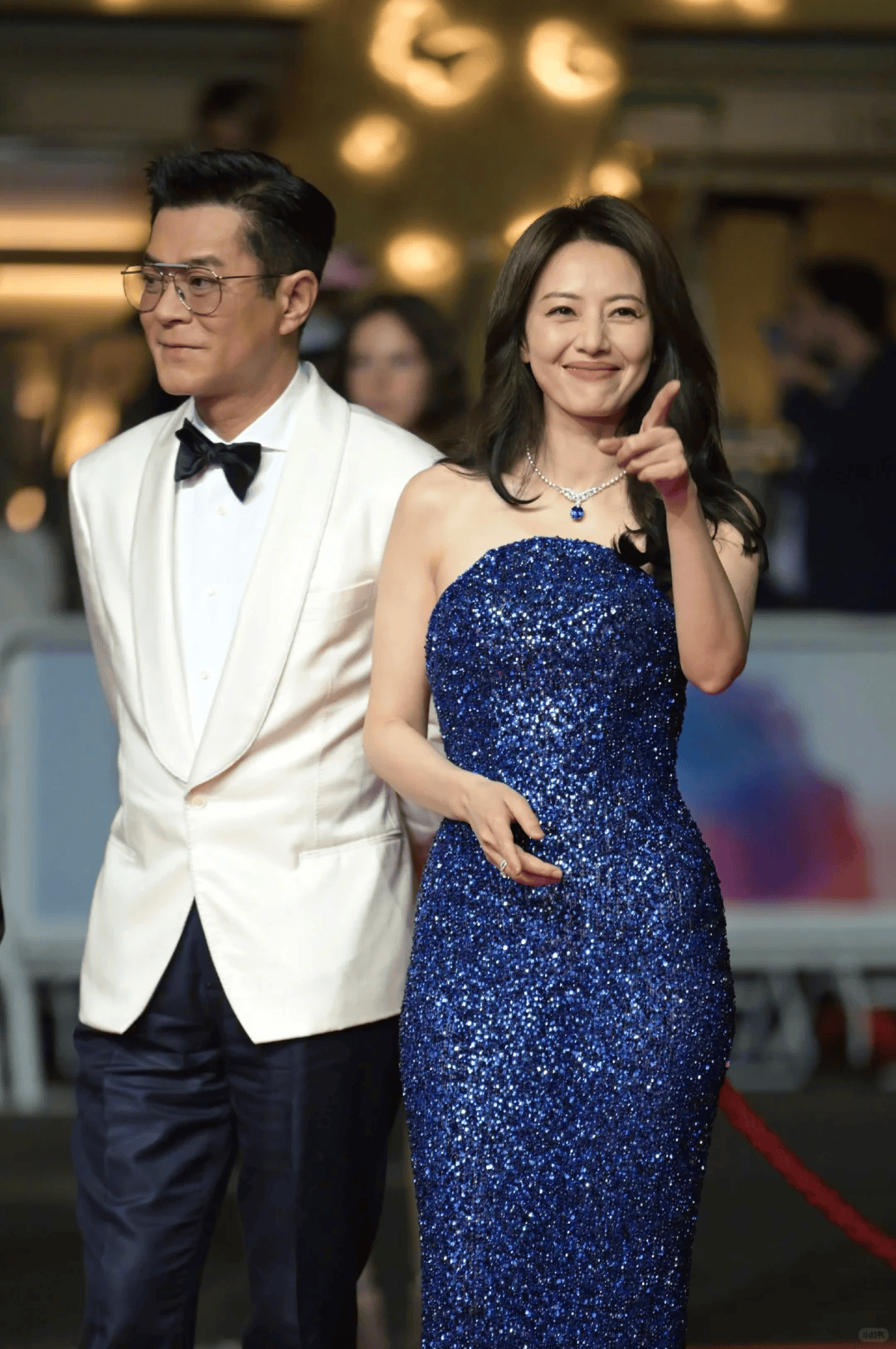 从美人鱼到孔雀公主，45岁高圆圆20年后再战戛纳，状态如何？