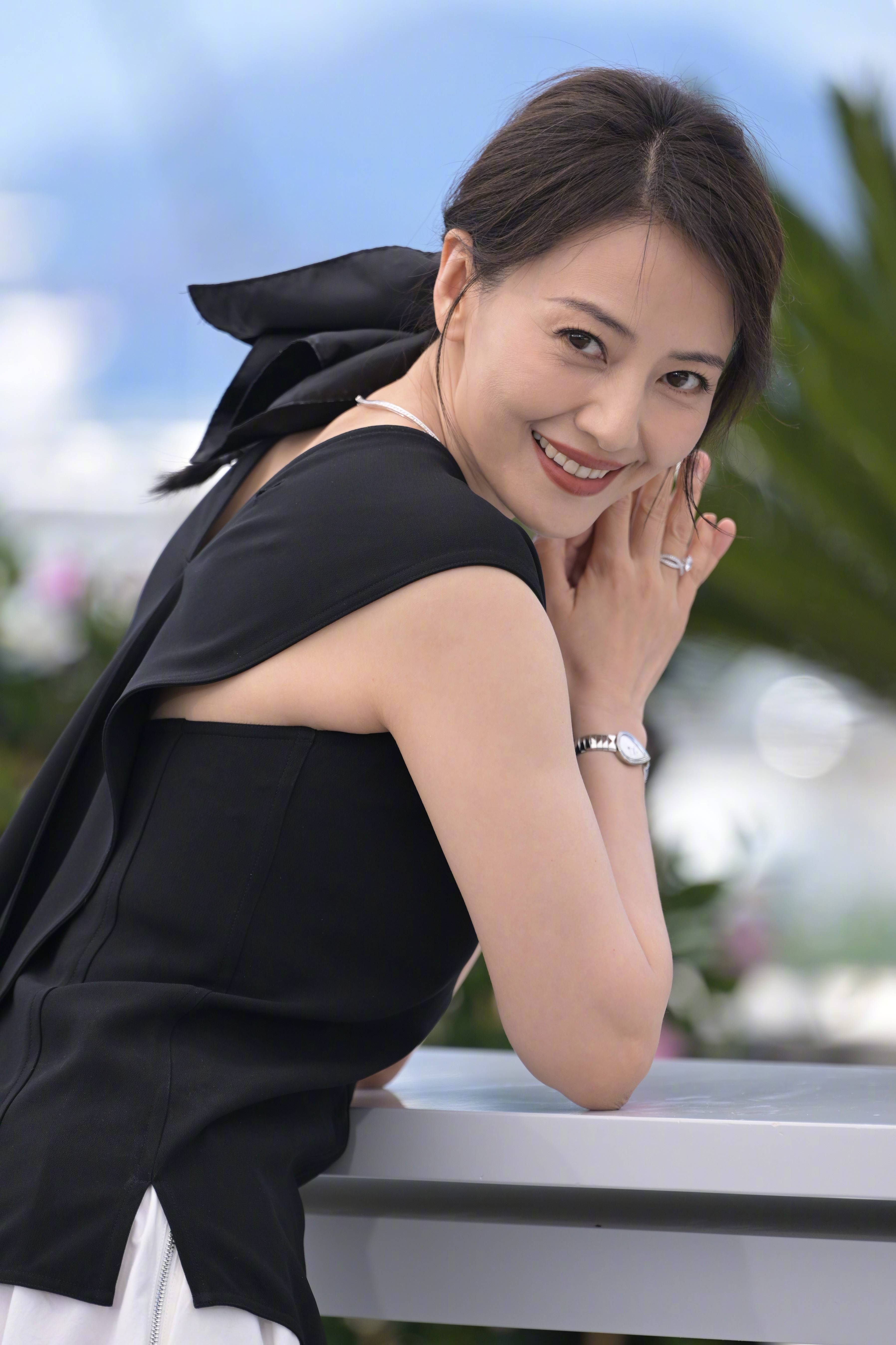 从美人鱼到孔雀公主，45岁高圆圆20年后再战戛纳，状态如何？