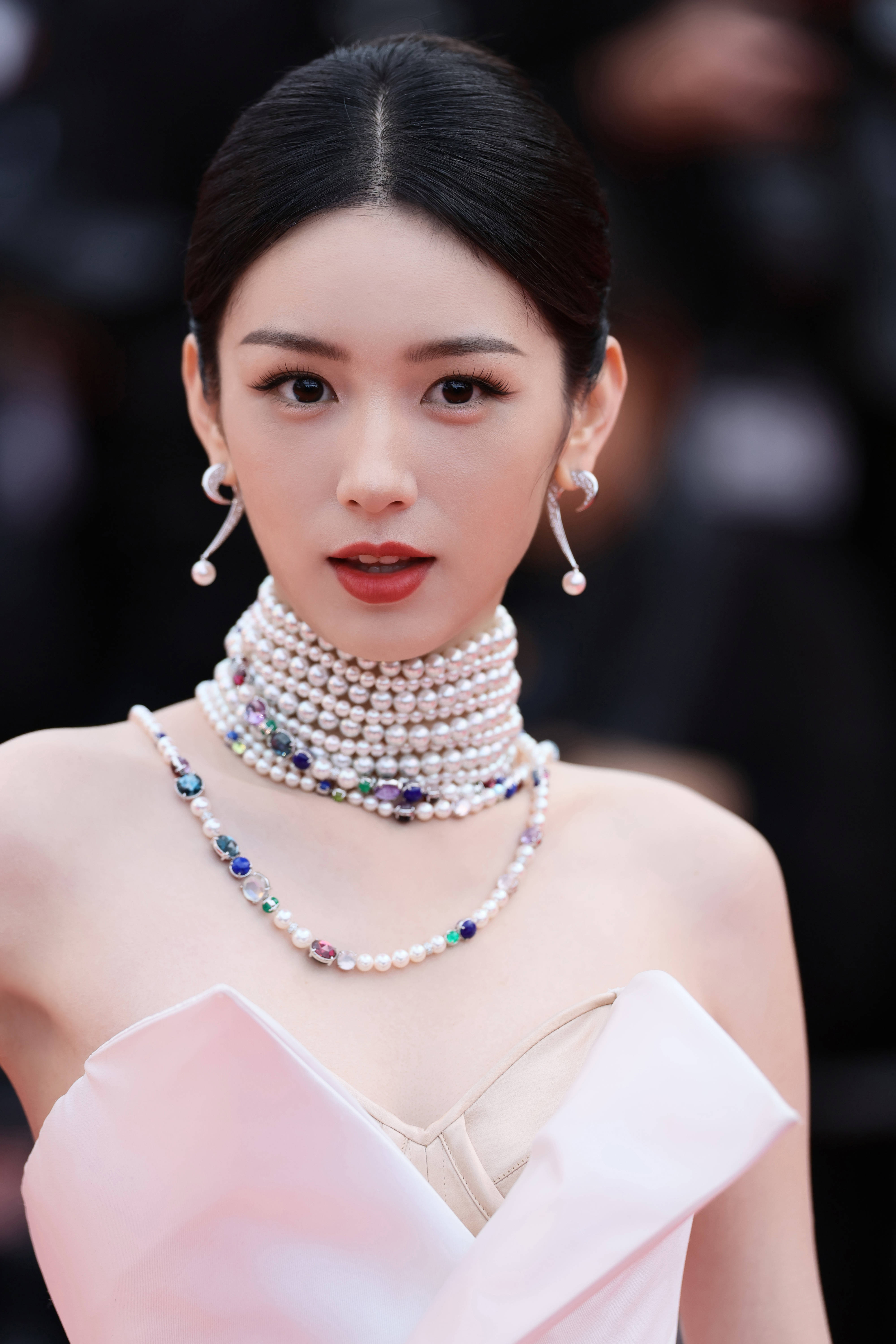 从美人鱼到孔雀公主，45岁高圆圆20年后再战戛纳，状态如何？