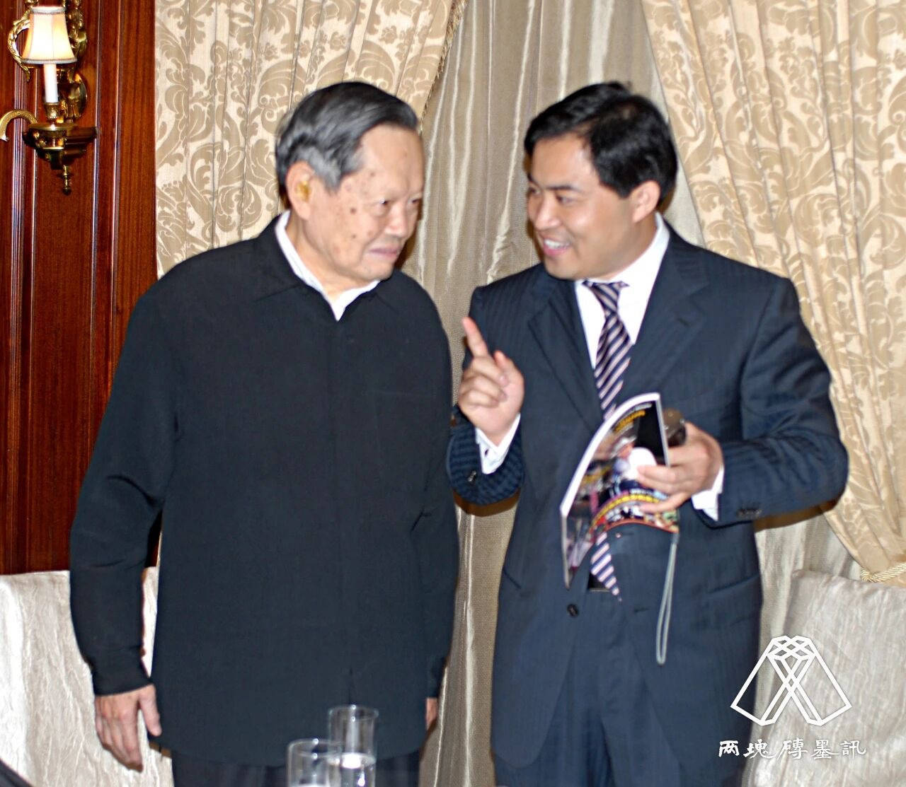 窑变｜莫言悼杨振宁，写了一首诗：先生原本仙乡客……