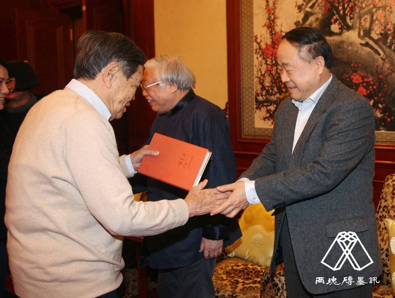 窑变｜莫言悼杨振宁，写了一首诗：先生原本仙乡客……