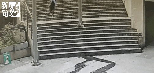 看着都疼!上海一老人跌落数十级台阶,脸着地!“头在流血”