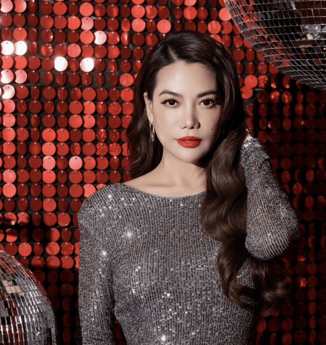 知名女演员涉嫌挪用数千两黄金被警方逮捕；曾获“金杏奖”影后、“亚洲女明星奖”